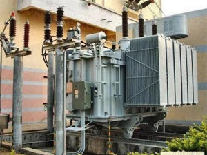  ��ѹ������